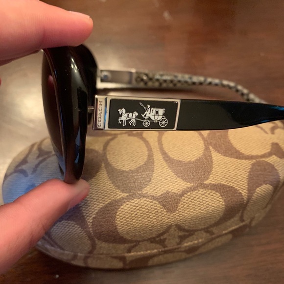 Coach sunglasses with coach case and wipe - Picture 3 of 5